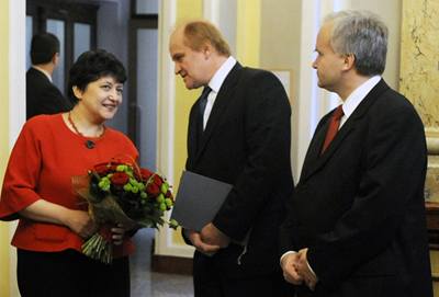 Ministi Michael Kocáb a Pavel Svoboda s exministryní Damilou Stehlíkovou